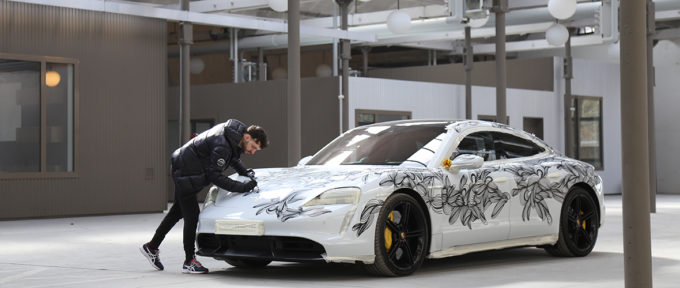 Street-art : après les murs, la Porsche !