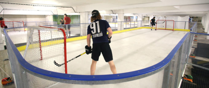 Hockey : des entraînements bien réels sur une glace synthétique
