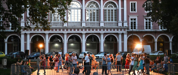 Tango d’été : la danse argentine prend ses quartiers au square de la Bourse