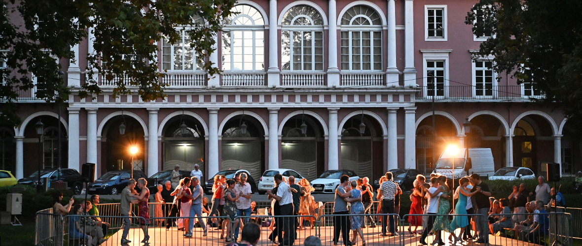 Tango d’été : la danse argentine prend ses quartiers au square de la Bourse | M+ Mulhouse